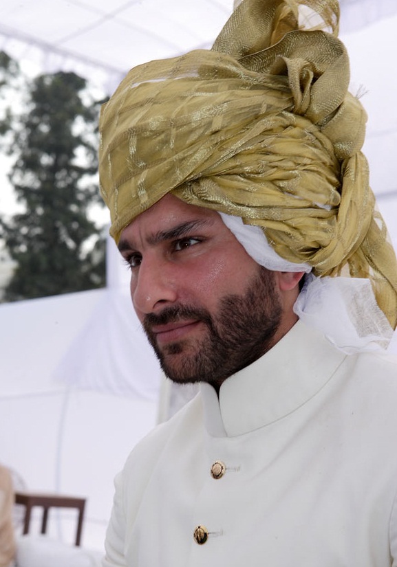 Saif plays the nawabi host